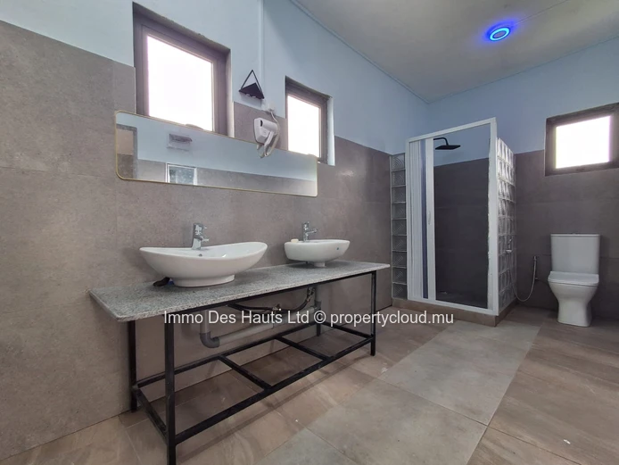 Nouveau projet résidentiel de 4 studios à vendre à New Grove