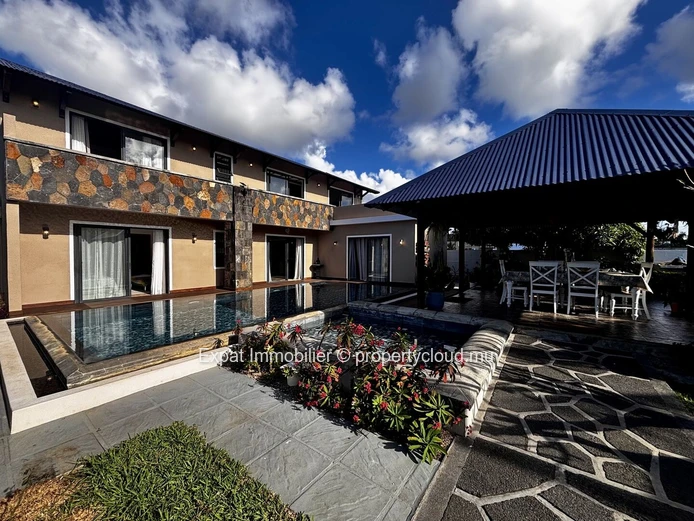 Exceptional 4-Bedroom En-Suite Villa With Infinity Pool – Calodyne