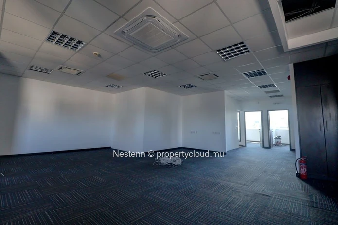 Modern Office Space for Rent – 302.20 m²