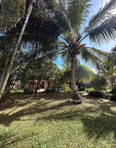 Belle villa de 4 chambres, 305 M2 hab sur 685 M2 de jardin tropical, accessible aux étrangers 