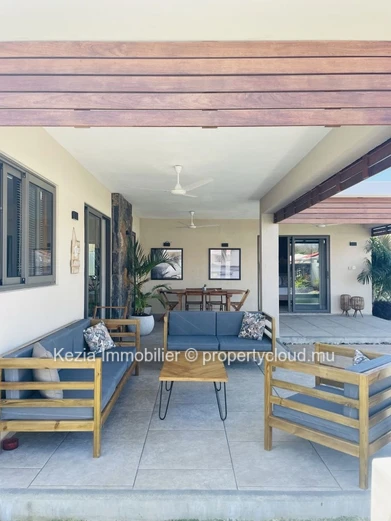 Contemporary Single-Storey Villa (Sole Mandate)