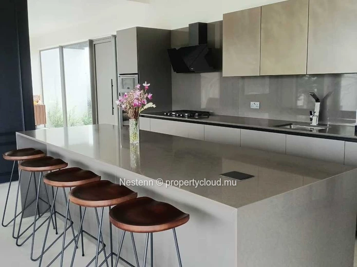 285 m2 villa on 1000 m2 of garden in the heart of nature