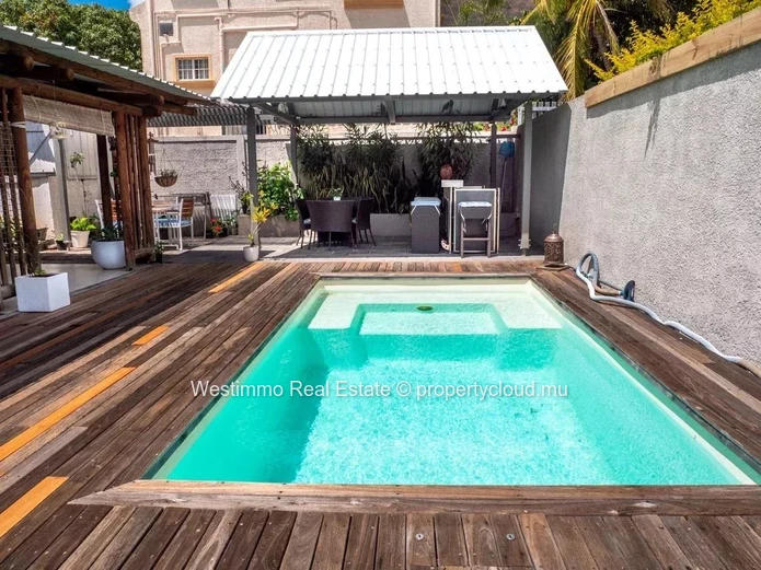 Maison familiale de plain-pied avec piscine et vue Tourelle à Tamarin