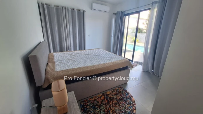 House for rent in Calodyne - Contemporary 390 m² New Villa idyllic Setting Between Pool and Living Space