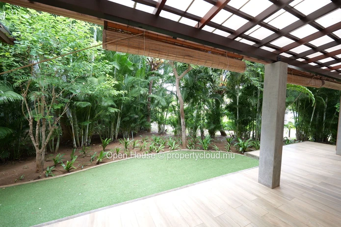 Luxurious Waterfront Villa with Private Pool in Rivière Noire - Black River Area - 237m² living space - Boat Garage -...