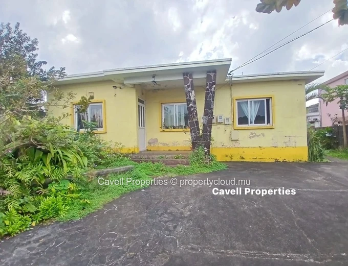 House for sale in Curepipe, via a vis Le Forum, 100 metres from main road