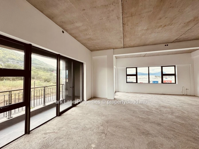 Bureau de 64m2 avec ascenseur et vue dégagée sur le Morne