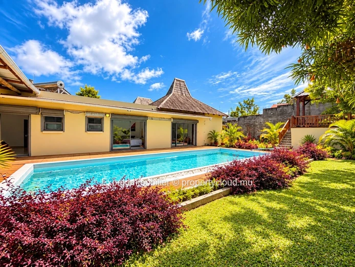 Balinese-Style 3-Bedroom Ensuite Villa to Renovate – For Sale in Pereybere
