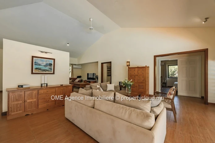 TAMARIN - Spacious villa with mountain views - 3 Bedrooms