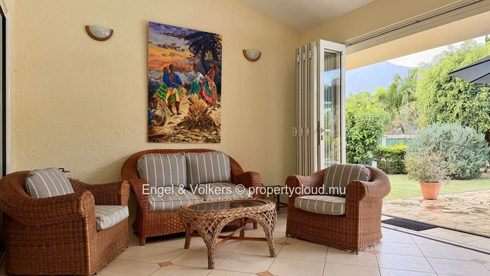 Charming Single-Storey Villa with Private Pool and Tropical Garden
