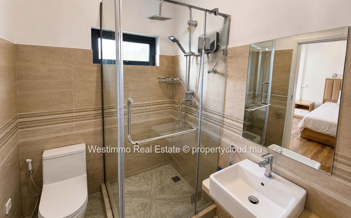 Appartement récent de 120 m² et 3 chambres en suite à louer au cœur de Curepipe