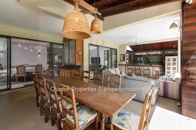 Villa contemporaine de 4 chambres avec piscine privée et double garage à Mont Mascal