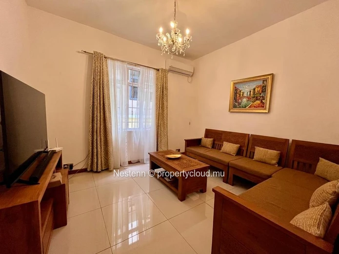 Charmante maison de ville de 3 chambres avec piscine privée et équipements modernes