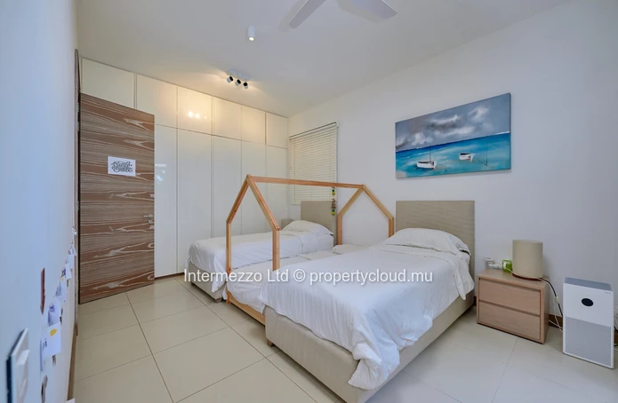 High-end PDS property in Grand Baie – beach accessible on foot in 2 minutes