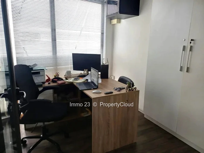 Office - 198m2 - Quatre Bornes - Ref. BU100909LO