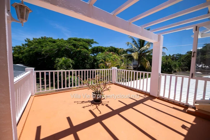 Péreybère - Charmante maison familiale avec studio et grand terrain tropical arboré