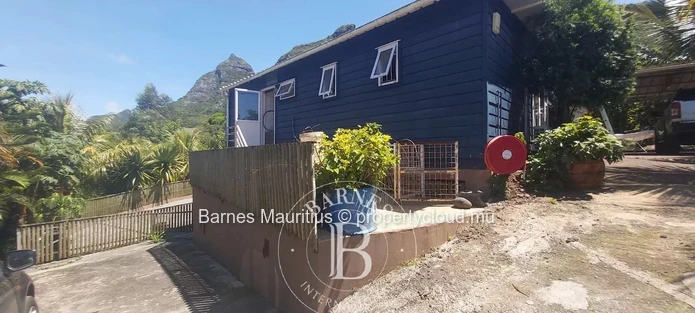 MOKA – Terrain agricole avec maison conteneur – 3 160 m²