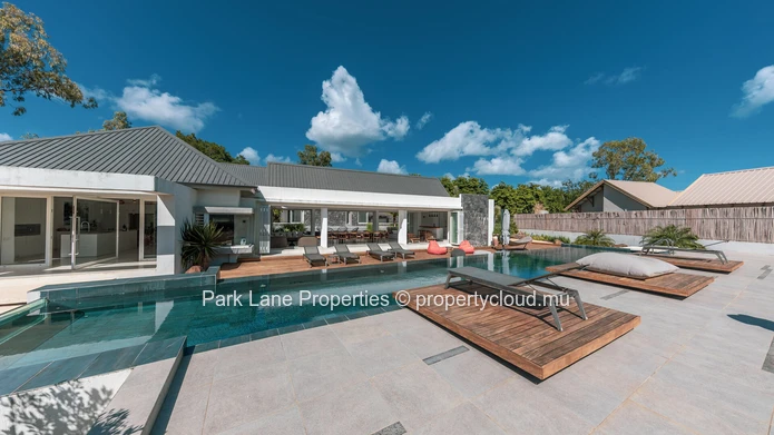 Villa Contemporaine avec Vue Imprenable sur la Montagne