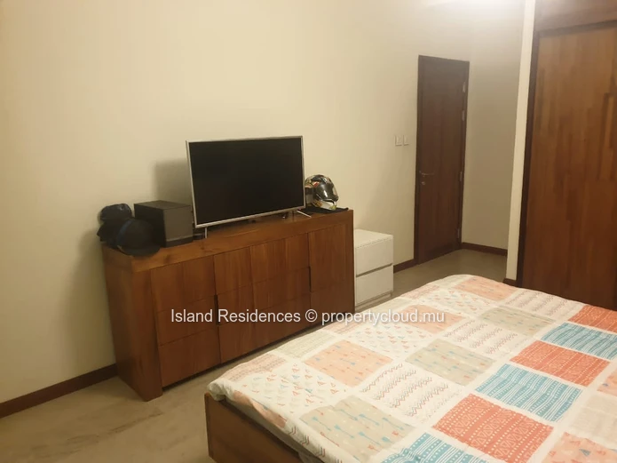 Fully furnished and well equipped modern villa with 6 bedrooms, pool and garage in a secure residence