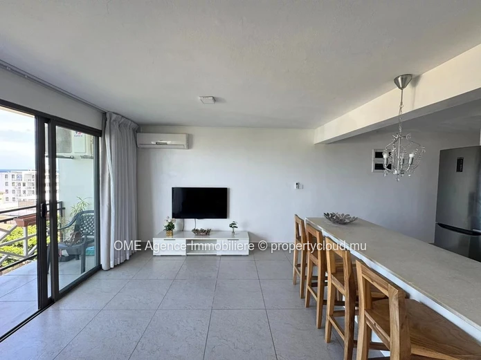 2 bedroom apartment with sea views
