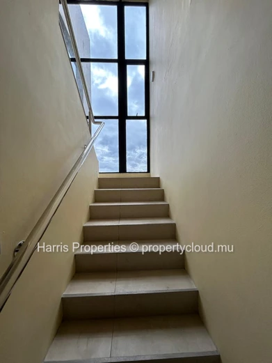 Superbe penthouse sur deux niveaux à vendre à Quatre Bornes
