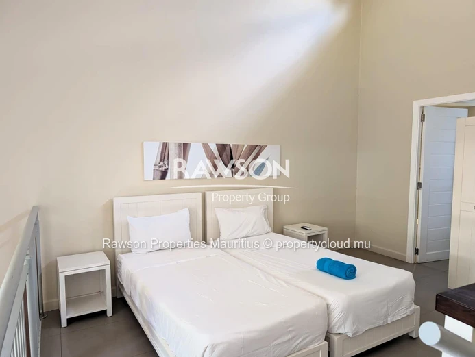 Appartement Duplex Entièrement Meublé À Vendre À Trou Aux Biches — Mur