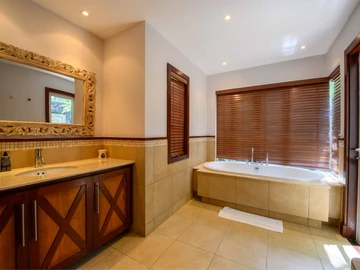 5 Bedroom Villa