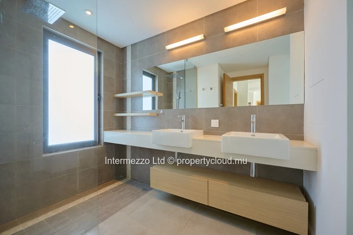 Appartement RES Mont Choisy — 3 chambres, seul à l'étage, plage à pied & accès privilégié