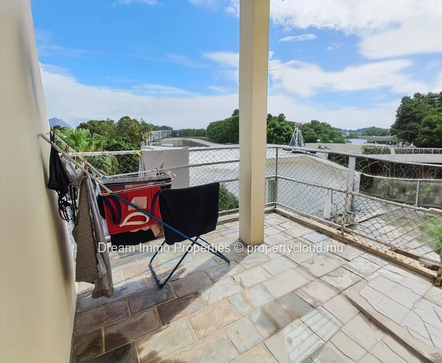 Spacieux appartement duplex de 3 chambres avec jardin privatif à Vacoas – Ile Maurice