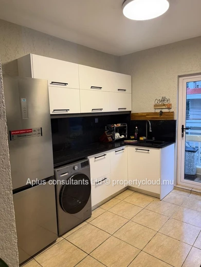 Stylish 2-Bed Apartment in Flic en Flac with Pool View