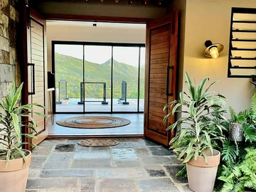 5 Bedroom Villa