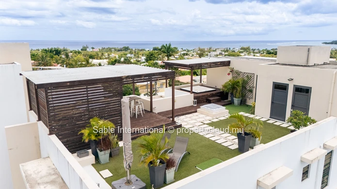 Luxury Penthouse with Stunning Sea Views in Tamarin - 160m² Living Space, Communal Pool, Rooftop Access, Fully Furnished