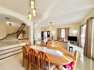 5 Bedroom House