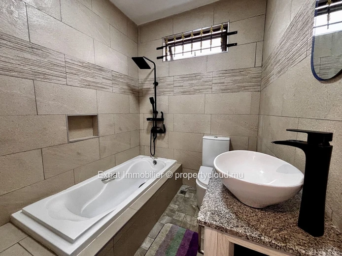 Appartement 2 chambres avec piscine dans un environnement verdoyant – Pointe aux Canonniers