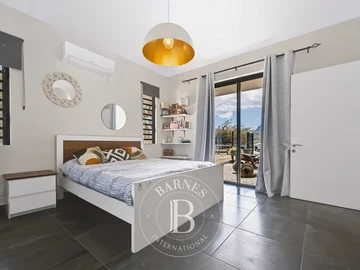 5 Bedroom Villa