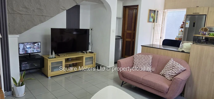 Duplexe moderne et meublée à vendre à Rose Hill (Mandat exclusif)