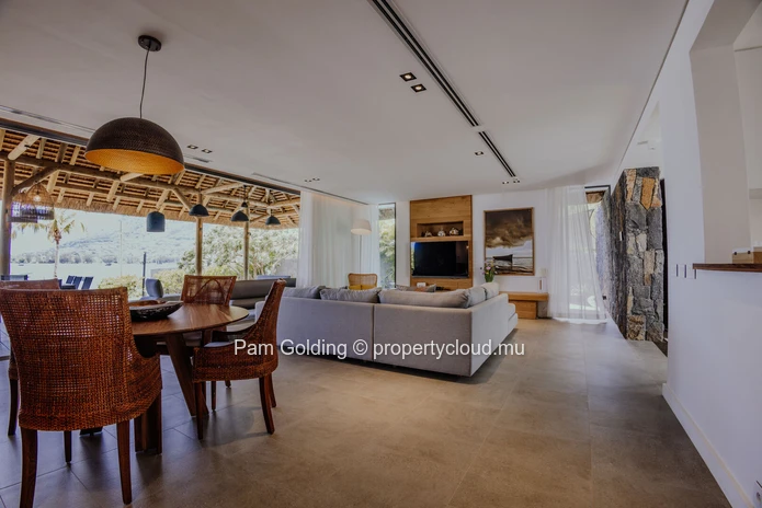 Villa de luxe en bord de mer avec piscine privée à Les Salines Rivière Noire, 3 chambres en suite
