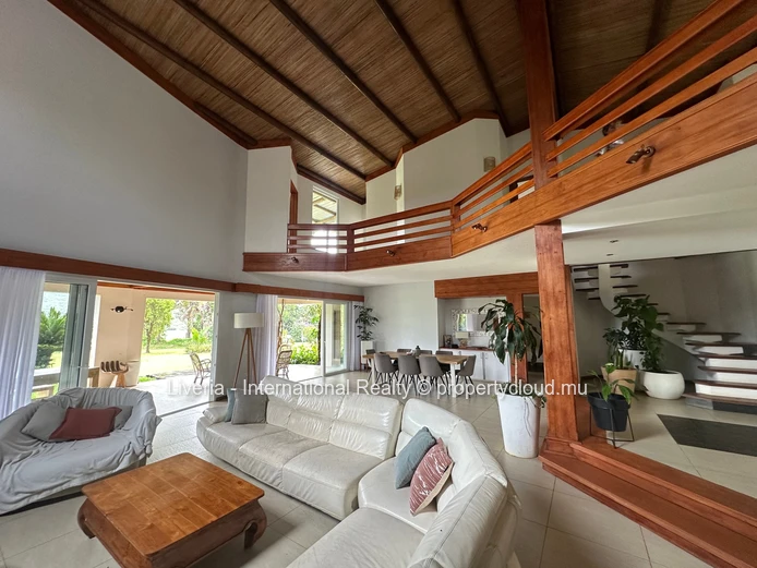 Propriété Privée de 5 Chambres sur 3 500 m² au Domaine de la Grave