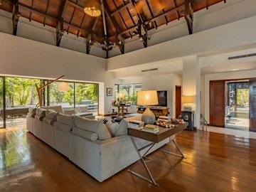 7 Bedroom Villa