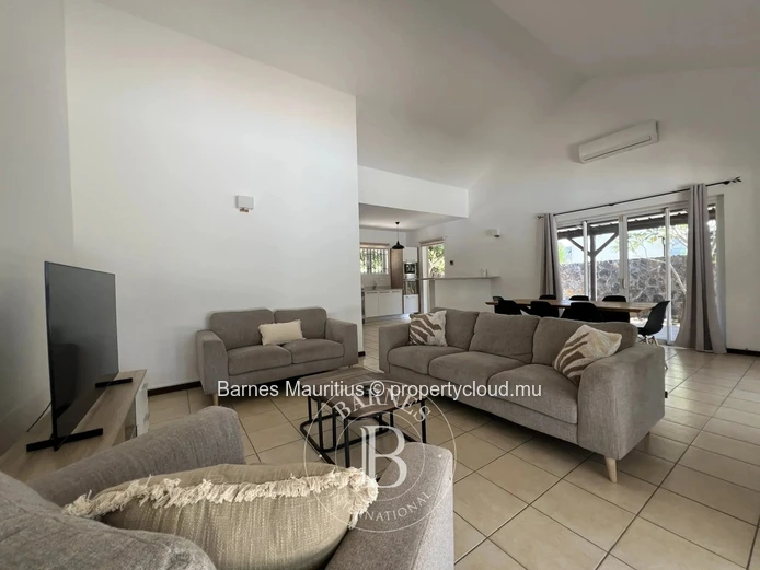 ROCHES NOIRES – Bright Villa in a Secure Estate, Close to Azuri