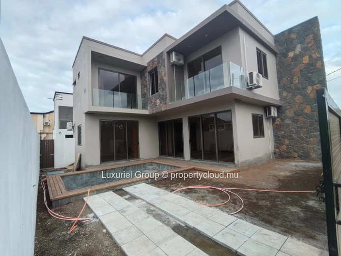Secure Duplex Villa in Grand Baie – 10 Minutes Walk from the Beach