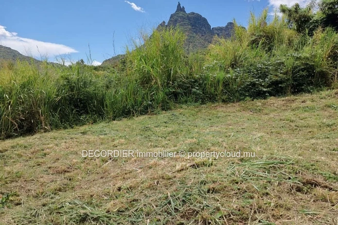Residential land for sale in Crève-Cœur.