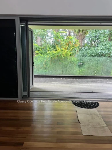 Villa 4 ch à Moka — vaste jardin, intérieur moderne