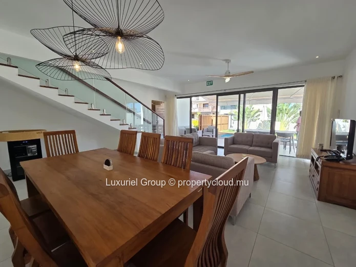 Sublime Villa Contemporaine À Louer Ou À Vendre