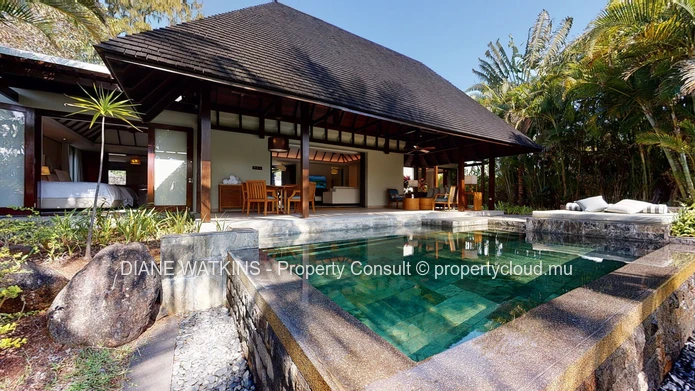 À vendre - Superbe Villa Tropicale Dans un Hôtel Luxuriant 5* à l'Est.