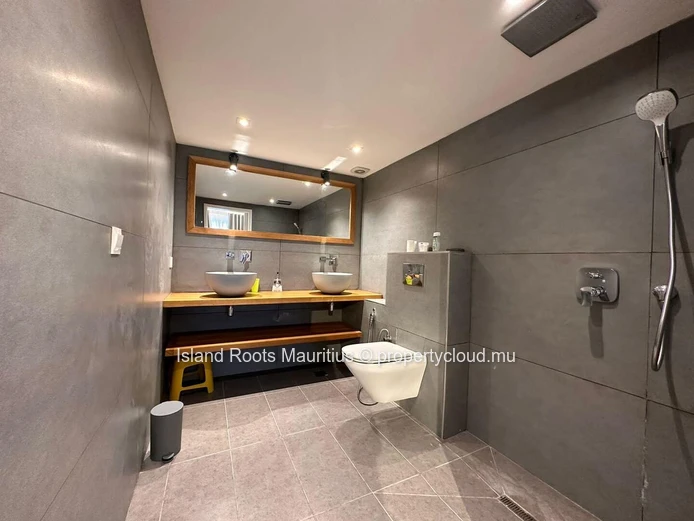 Duplex de 3 chambres à Bain Boeuf, non loin de la plage publique.