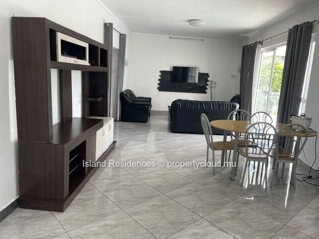 Modern fully furnished property with 2 apartments, pool and garage