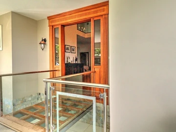 6 Bedroom House