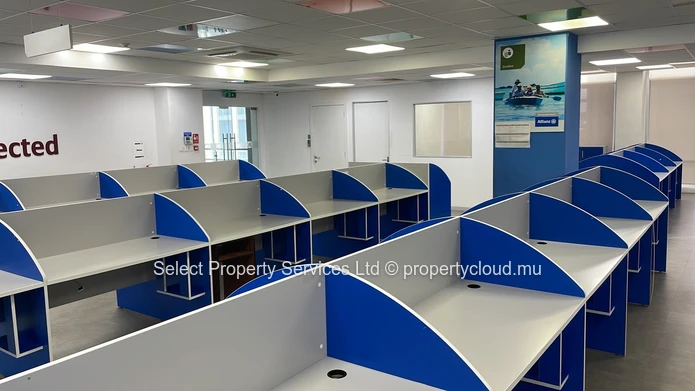 Espaces de bureaux meublés  à louer à Ebène