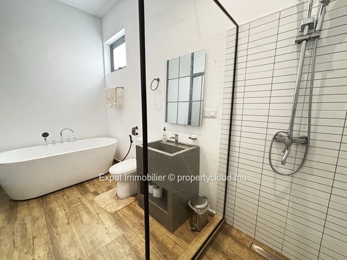 Contemporary 3-Bedroom Ground-Floor Apartment Just A Few Steps From The Sea – Trou Aux Biches